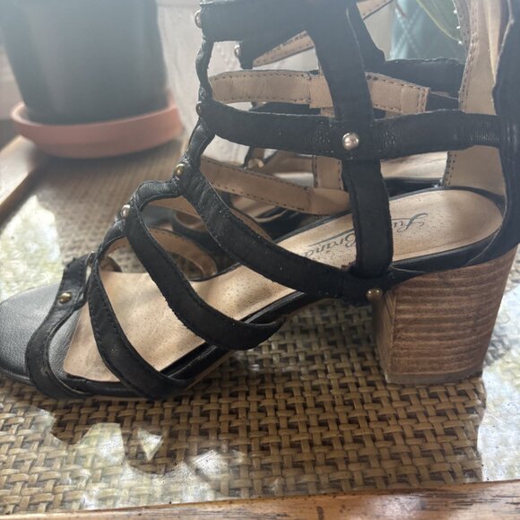 Ladies Lucky Brand Strappy Real Leather Sandals - Picture 3 of 7